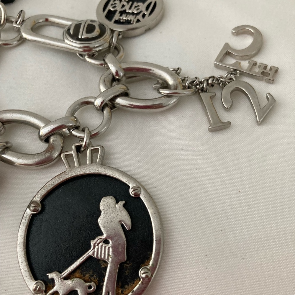 " HENRI BENDEL” CLASSIC CHARM BRACELET, COLLECTIBLE BEAUTIFULperfect condition. - Picture 4 of 12